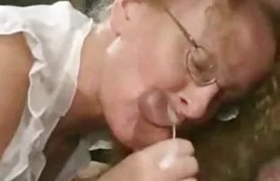 XXX నల్ల స్త్రీ తో పెద్ద గాడిద లో డిక్ సక్స్ భంగిమలో క్యాన్సర్