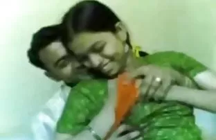 XXX శృంగారమైన అమ్మాయి ఫక్ కోసం ప్రేరేపించు ఒక నలుపు మరియు తెలుపు