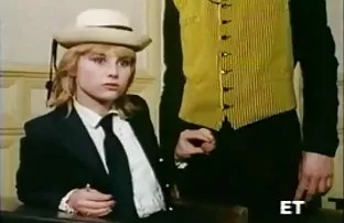 XXX డాడీ ఇరుక్కొనిపోయింది మంచం మీద కుమార్తె మరియు హార్డ్ ఇబ్బంది పెట్టాడు ఆమె పుస్సీ మరియు నోరు మందపాటి డిక్