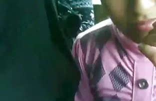 XXX నల్లటి జుట్టు గల స్త్రీని సెక్సీ లోదుస్తులు లో డిక్ సక్స్ పరిచయం చేస్తూ పెద్ధ రొమ్ములు