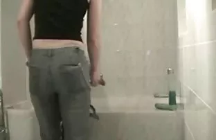 XXX The shrieking వేశ్య నుండి హార్డ్ ఇబ్బంది పెట్టాడు పూకు