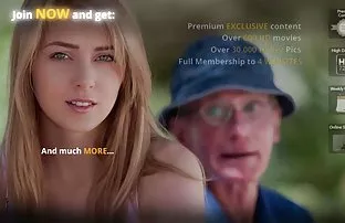 XXX క్లబ్ లో ఇబ్బంది పెట్టాడు Apatow నల్లటి జుట్టు గల స్త్రీని మేజోళ్ళు