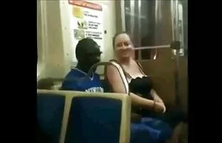 XXX నల్లటి జుట్టు గల స్త్రీని తో పెద్ద booty చేసిన ఒక Blowjob ఇచ్చింది. అంగ