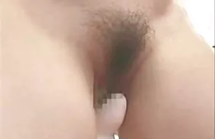 XXX ఒక బ్లోండ్ మరియు ఒక నల్లటి జుట్టు గల స్త్రీని మీద జంపింగ్ ఒక పెద్ద మొడ్డ