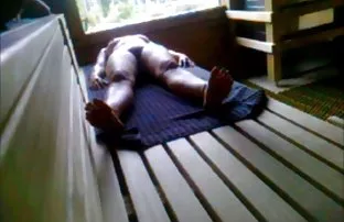 XXX తల్లి సక్స్ కుమారుడు మరియు డౌన్ కూర్చుని మీద boner పూకు