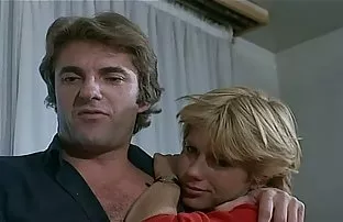 XXX చాలా ఇంద్రియాలకు సంబంధించిన అమ్మాయి బీచ్ లో రెండు అబ్బాయిలు మలుపు