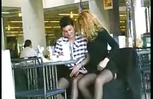 XXX సెక్సీ అత్త ఆకర్షించాడు 18 ఏళ్ల మేనల్లుడు అతను షవర్ లో