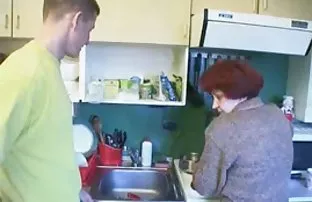 XXX రాగి జుట్టు తెలుపు మేజోళ్ళు does Blowjob వ్యక్తి