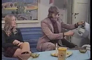 XXX అందమైన బ్లాండ్ తరగతి తర్వాత ఫక్ కోసం ప్రేరేపించు వ్యక్తి