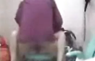 XXX నగ్నంగా 18 ఏళ్ల అమ్మాయి చూపిస్తుంది కన్య మృదువైన పూకు