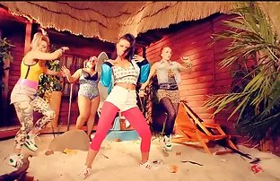 XXX పరిపక్వ స్త్రీ నింపుతుంది ఒక సభ్యుడు ఒక యువ బాలుడు