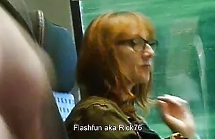 XXX అప్ క్రింది సందర్భములో కేశాలంకరణ తన డెస్క్ కుర్చీ