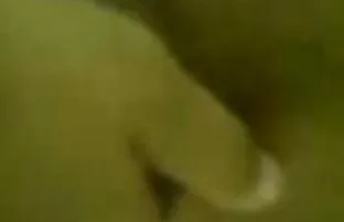 XXX వంటగది ఫ్రైస్ bespectacled నల్లటి జుట్టు గల స్త్రీని మేజోళ్ళు