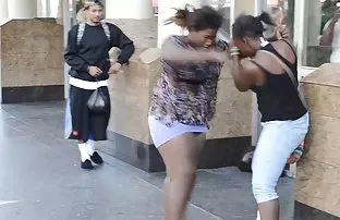 XXX వేడి ములాట్టో chick loves to bathe in వీర్య ధ్రవమ్ చ ల్ల డమ్