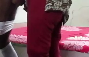 XXX లేడీ ప్రదర్శించారు కన్నడ in the form of a Blowjob on the మొడ్ఢ