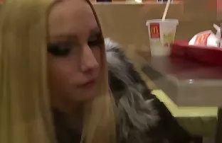 XXX వ్యక్తి fucked on the bed చాలా ఇంద్రియాలకు సంబంధించిన అమ్మాయి అందమైన పడుచుపిల్ల