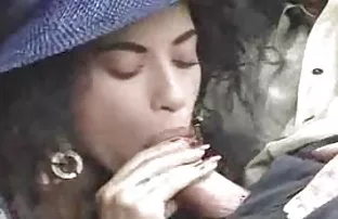 XXX మేనల్లుడు Fucks అత్త ద్వారా ఒక రంధ్రం లో పెంటీ హౌస్