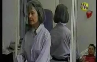 XXX స్వర్ణ రాగి జుట్టు తో ఒక అందమైన ముడ్డి పెద్ధ కాయలు మరియు చాలా రుచికరమైన ఇరుకైన యోని పూకు