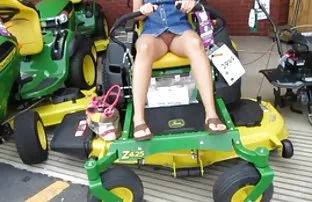 XXX పడగొట్టాడు కన్నెపొర కన్య చిక్ తో గొరుగుట వచ్చింది పూకు