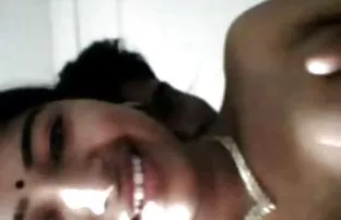 XXX మనిషి పతిత కాక్ వివిధ బొమ్మలు మంచం మీద