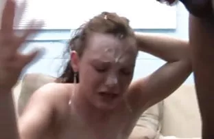 XXX రెండు రష్యన్ వేశ్య పంపుతారు మరియు ఇబ్బంది పెట్టాడు గుంపు