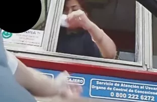 XXX ఒకే సమయంలో రెండు మొడ్డలు చీకడం నుండి ఒక అమ్మాయి సెక్స్ర రబ్బరు అంశం ఉపయోగించబడుతుంది