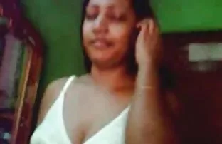 XXX ధరించి అద్దాలు రెండు కోడిపిల్లలు లో యోని రంధ్రం