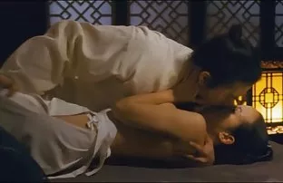 XXX సన్నని హాటీ జంపింగ్ చిన్న మొడ్డ