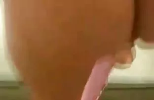 XXX వ్యక్తి పట్టింది ఒక 18 ఏళ్ల అమ్మాయి జుట్టు పట్టుకుని ఉన్నప్పుడు నోటి ఫక్, అమ్మాయి డ్రాయరు మరియు నాటిన మొడ్డ ఆమె యోని లో