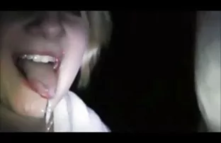 XXX ఒక అరబ్ ఒక దావా లో బ్లాండ్ నల్లటి జుట్టు గల స్త్రీని గాడిద మరియు cums in her mouth