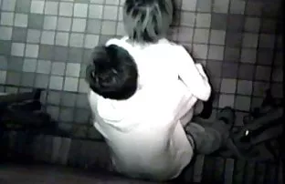 XXX వీధి ఉపసంహరించుకుంది రష్యన్ వేశ్య మరియు ఇబ్బంది పెట్టాడు మెట్ల వరుస