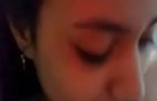 XXX నల్లటి జుట్టు గల స్త్రీని తో కధనాన్ని ఇచ్చింది యువ కిడ్