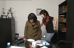 XXX రెండు స్నేహితులు ఆత్మవిశ్వాసం కుడుచు వాసి కామ్