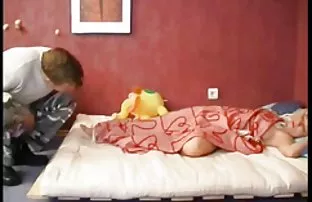 XXX సన్నని రష్యన్ అందం పట్టుకుని కొవ్వు ఆత్మవిశ్వాసం లో రంధ్రాలు