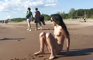 XXX అందమైన బ్లాండ్ అంగీకరించింది సెక్స్ కలిగి, ఆమె భర్త తో కెమెరా