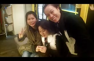 XXX 18 ఏళ్ల తిరుగుబోతు చేసిన వ్యక్తి ఒక Blowjob and was allowed to అభివృద్ధి వేళ్లు ఆమె గాడిద