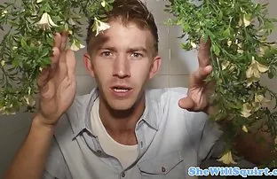 XXX హృదయపూర్వకంగా నల్లటి జుట్టు గల స్త్రీని సంపూర్ణ డిక్ సక్స్