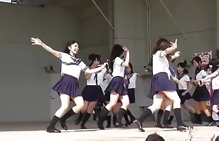 XXX The pullets నుండి ఇబ్బంది పెట్టాడు రెండు ట్రంక్ పురుషులు