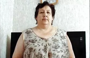 XXX ఆకర్షణీయమైన నల్లటి జుట్టు గల స్త్రీని హస్త ప్రయోగం