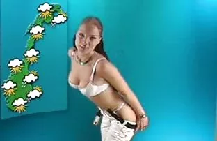 XXX అమ్మాయి జుట్టు పట్టుకుని ఉన్నప్పుడు నోటి ఫక్ ఇచ్చింది వ్యక్తి ఇరుకైన ముడ్డి