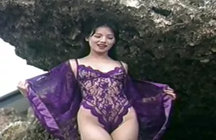 XXX Guy Fucks sisyastuyu నల్లటి జుట్టు గల స్త్రీని క్యాన్సర్